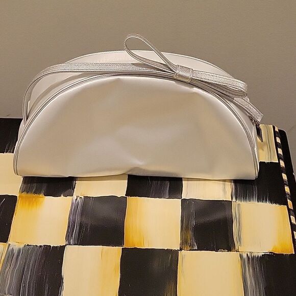 DIOR Parfums Cosmetic Case Bag White Silver - Picture 5 of 11